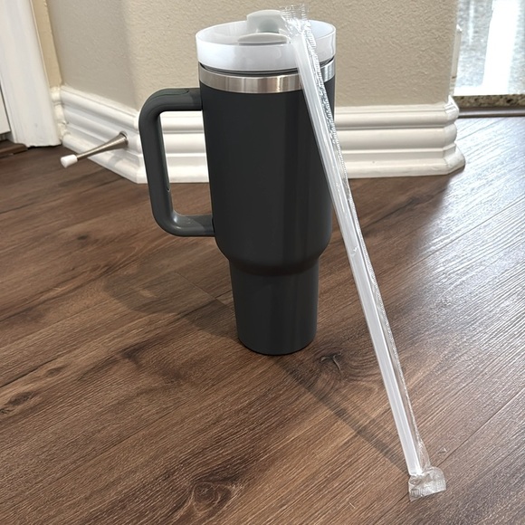 🐴 NWOT Modern Horse Large Stainless Steel Travel Tumbler.🐴 - Picture 3 of 5